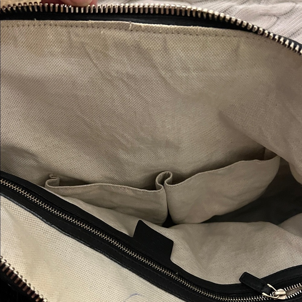 Gucci Black Textured Leather Shoulder Bag - Picture 7 of 11